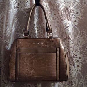 Adrienne Vittadini tan faux alligator embossed handbag 13x9.5‎